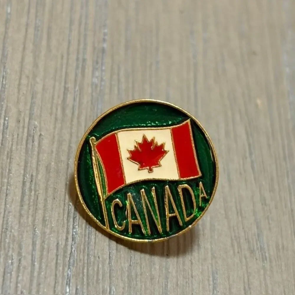 Vintage Canada Flag in Green Enamel Circle Lapel Pin